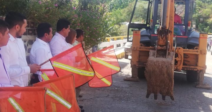 Inicia obra histórica con pavimentación de calle Independencia en la cabecera municipal de La Unión 