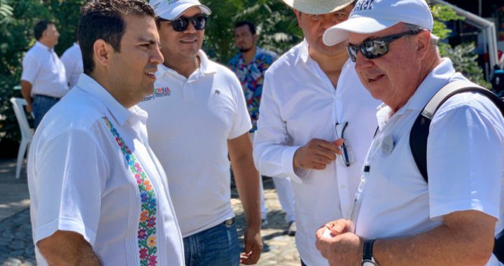 Alcalde Jorge Sánchez Allec y titular de Sectur dan emotiva bienvenida a turistas de crucero