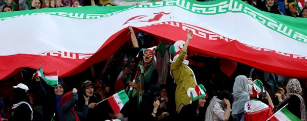 Mujeres en Irán entran a Estadio por primera vez en 40 años