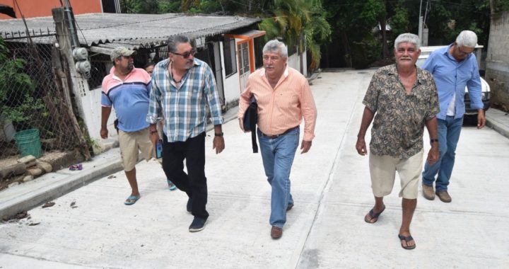 SUPERVISA  EL PRESIDENTE MUNICIPAL ESTEBAN CÁRDENAS SANTANA OBRAS DE INFRAESTRUCTURA URBANA.