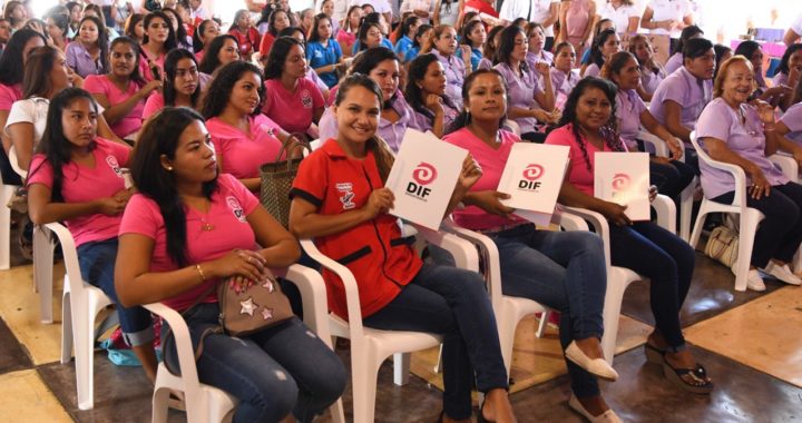 Curso de “Uñas Acrílicas” del DIF Zihuatanejo beneficia a más de 70 mujeres