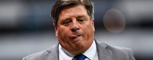 Miguel Herrera se disculpa tras insultar al árbitro