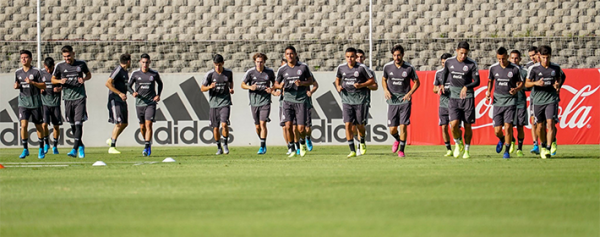 México entrenó con equipo «casi» completo