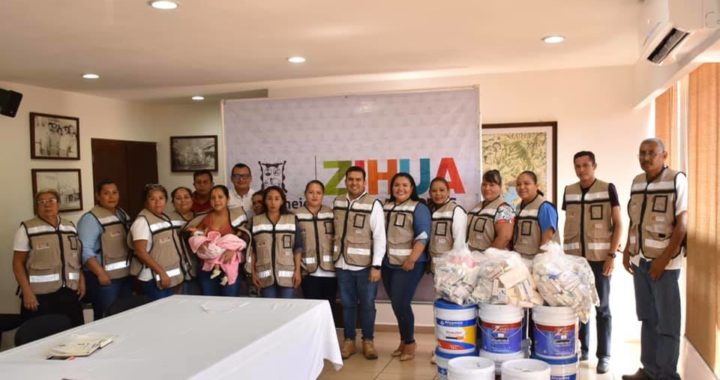 Presidente Jorge Sánchez Allec entrega medicamentos y otros apoyos a 13 Casas de Salud