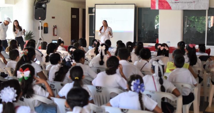 DIF Zihuatanejo capacita a 100 alumnos de primaria sobre prevención de diabetes