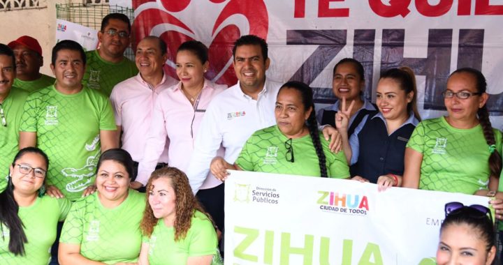 Gobierno de Zihuatanejo y Hotel Emporio colocan 20 contenedores de PET en centro de la ciudad