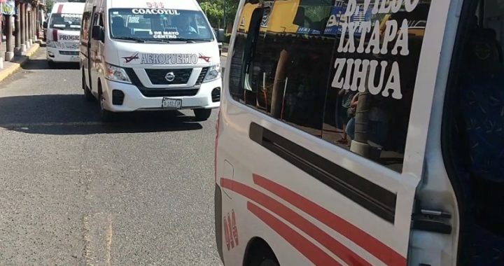 Choferes y permisionarios de la organización “Siglo XXI” acordaron seguir con suspensión del transporte público