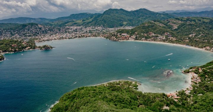 Gobierno de Zihuatanejo ofrece playas limpias a vacacionistas