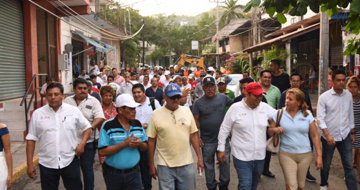 Presidente Jorge Sánchez Allec inaugura calle pavimentada del Programa Mano con Mano