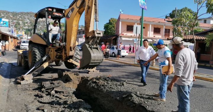 CAPAZ rehabilita red de drenaje colapsada en zona centro de Zihuatanejo