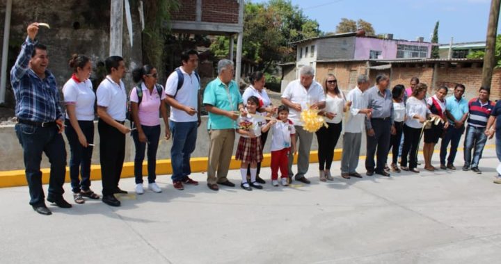 INAUGURA EL GOBIERNO DE PETATLÁN, LA REHABILITACIÓN DEL CANAL PLUVIAL EN LA CALLE MATAMOROS.