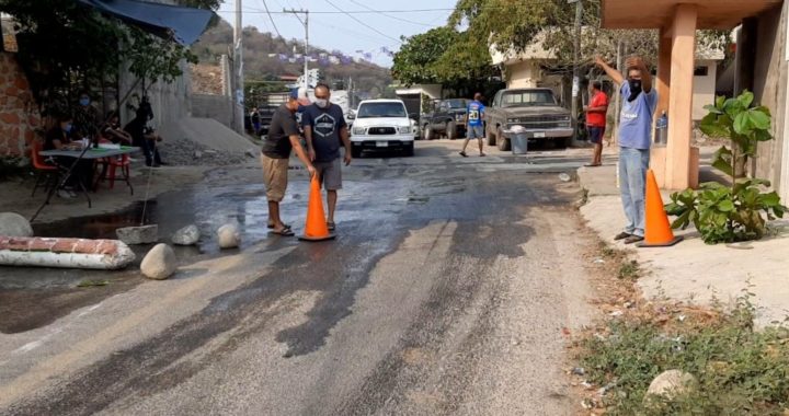 Bloquean entrada a foráneos en Tetitlán; quieren evitar contagios por COVID-19 