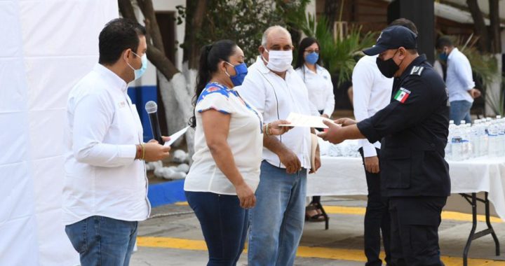 Entrega Jorge Sánchez equipamiento a elementos de Seguridad Pública