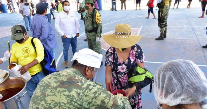 SEDENA, Gobierno municipal y estatal instalaron comedores comunitarios en Zihuatanejo