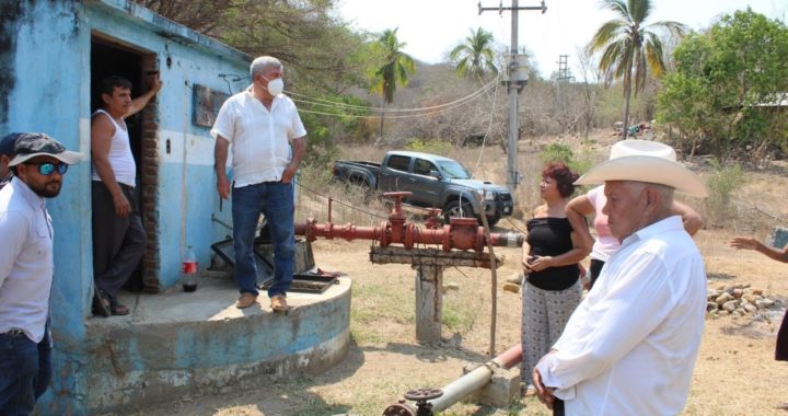 SUPERVISA ESTABAN CÁRDENAS EL PROBLEMA DE DESABASTO DE AGUA POTABLE EN LA COMUNIDAD DE PALOS BLANCOS.