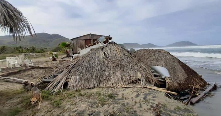 Afecta restaurantes y enrramadas el mar de fondo en Bahías de Papanoa 