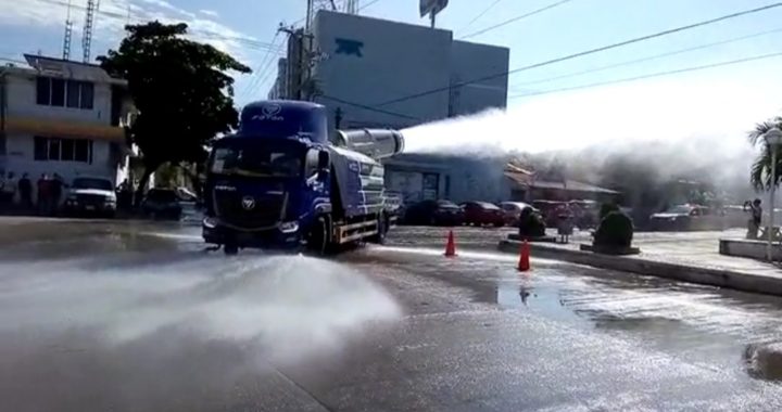 Ponen en marcha en Tecpan campaña de fumigación para combate del COVID-19 