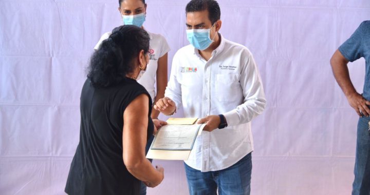 Entrega Jorge Sánchez Allec apoyos a comunidades afectadas por tormenta Hernán