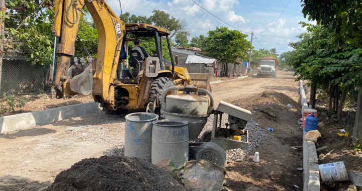 Con inversión municipal, Gobierno de La Unión pone en marcha obra de pavimentación en calle de Petacalco