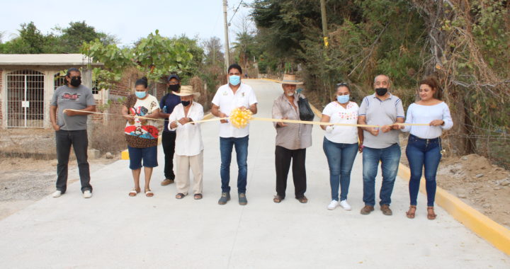 EL GOBIERNO DE PETATLÁN ETREGA  OTRA OBRA MÁS, PARA LA COLONIA DEPORTIVA.