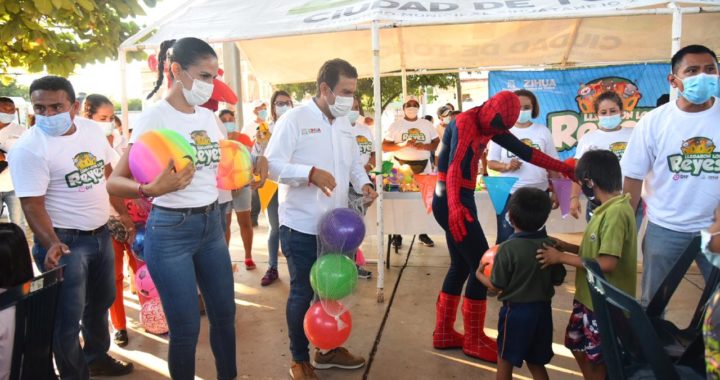 Presidente Jorge Sánchez y esposa Lizette Tapia arrancan la caravana Llegaron Los Reyes