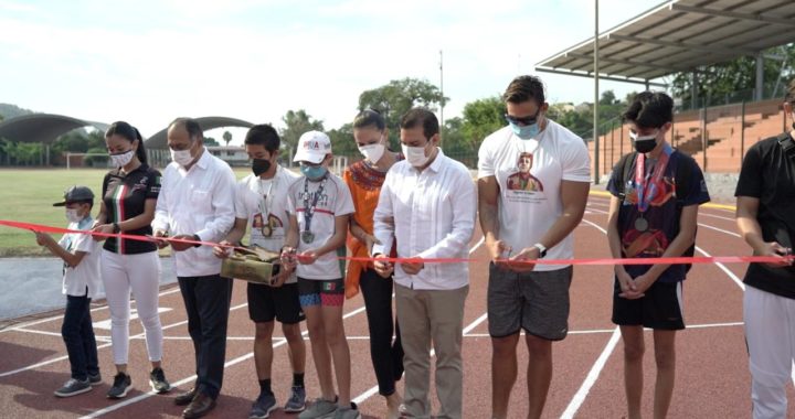 Gobernador Héctor Astudillo reconoce trabajo del presidente Jorge Sánchez al inaugurar pista de tartán