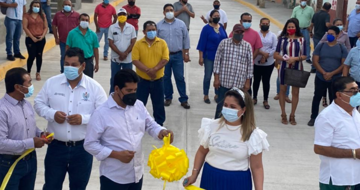 Crescencio Reyes inaugura calle Nacional y entrega camión prensa