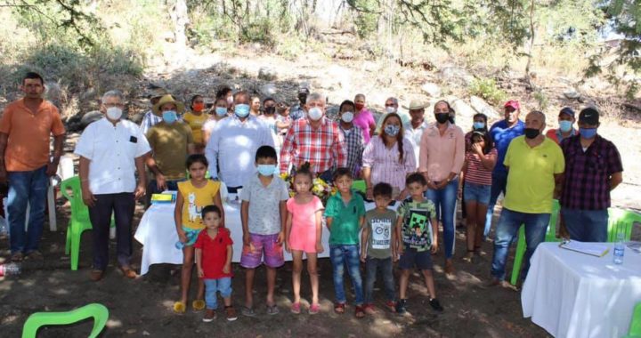 INAUGURA  EL GOBIERNO DE PETATLÁN EL SISTEMA DE AGUA POTABLE EN LA COMUNIDAD DE LA CALERA.