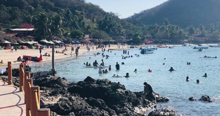 PLAYA LAS GATAS PAULATINAMENTE RECOBRA TURISMO Y LA ECONOMIA ENTRE PRESTADORES DE SERVICIOS TURISTICOS