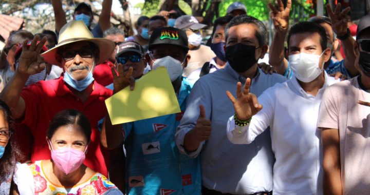 Somos un solo equipo y vamos a ganar por el bien de Zihuatanejo, asegura Carlos Reyes Torres