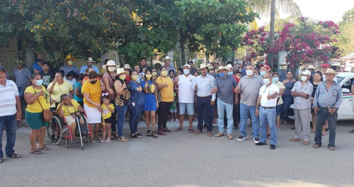 Más calles pavimentadas y un mejor drenaje sanitario para la cabecera municipal, plantea Crescencio Reyes