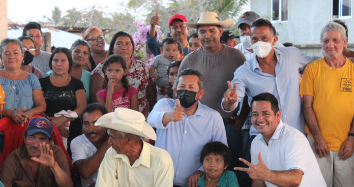 Troncones y La Saladita reafirman su apoyo a Carlos Reyes