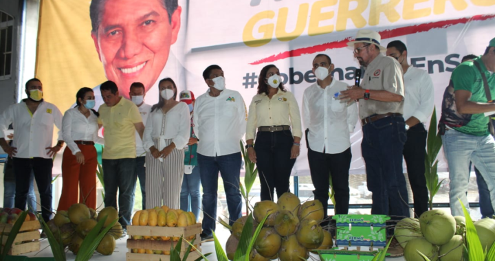 Ofrecen productores de copra y mango su apoyo a Mario Moreno Arcos