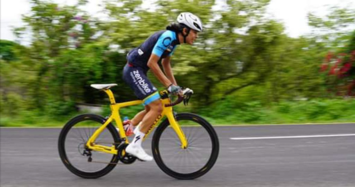 Ciclista de Técpan lucha por convertirse en profesional