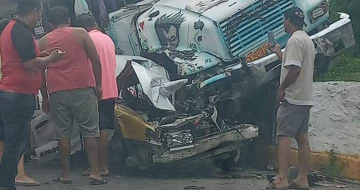 Matan a chofer de camión urbano y éste se lleva a dos taxis, en Acapulco