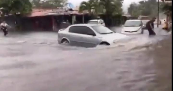 Lluvias provocan daños en Zihuatanejo