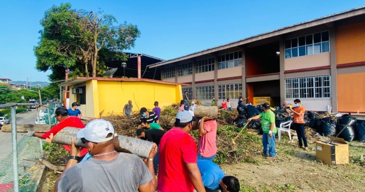 Servicios Públicos, retira más de 148 toneladas de basura en escuelas del municipio de Zihuatanejo.