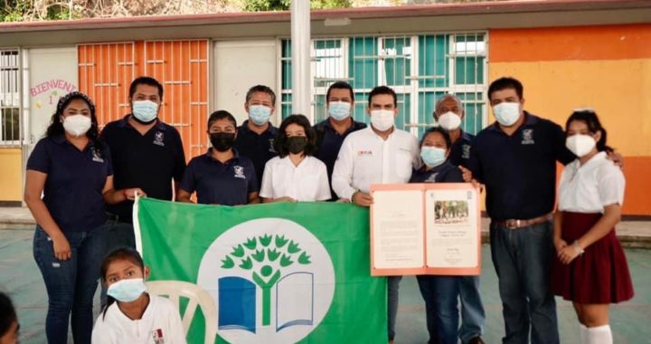 Encabeza alcalde Jorge Sánchez entrega del distintivo Green Flag a 5 escuelas de Zihuatanejo