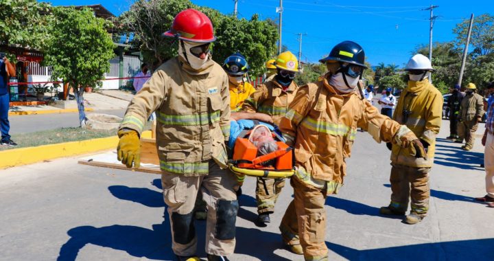 REALIZA SIMULACRO DE ACCIDENTE DE TRÁNSITO PERSONAL DE PROTECCION CIVIL DEL MUNICIPIO DE PETATLÁN