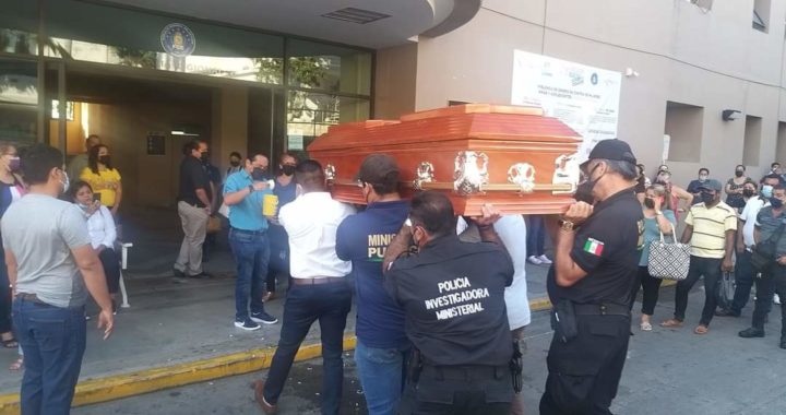 Despiden cuerpo de agente del MP de Acapulco asesinado en Coyuca de Benítez