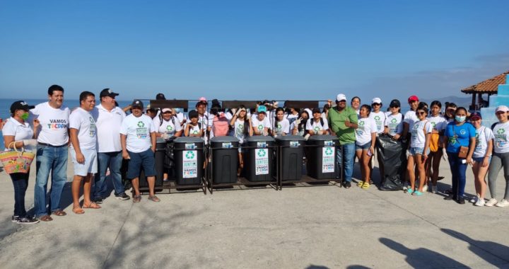 Iniciativa Ciudadana Vamos Tecpan y jóvenes estudiantes limpian las playas Ojo de Agua y Cayaquitos