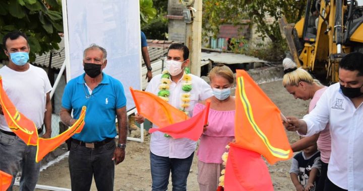 Alcalde Jorge Sánchez Allec da banderazo de arranque de calle en colonia IMA