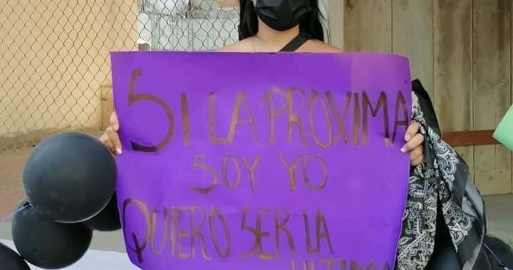 Salen a protestar feministas en Atoyac de Álvarez