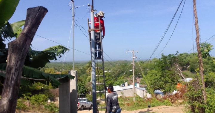 PROGRAMA ZIHUA BRILLA ATIENDE EL MANTENIMIENTO DE MAS DE 3OO LÁMPARAS EN COMUNIDADES DE LA CIUDAD.