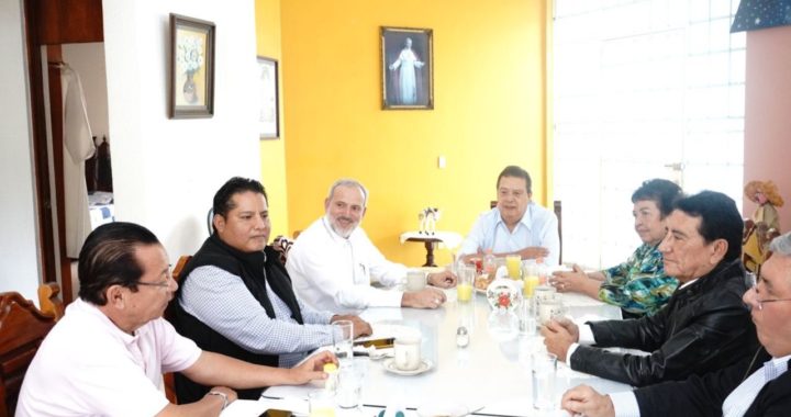 Se reunió en Chilpancingo el ex gobernador Ángel Aguirre con el obispo José de Jesús González