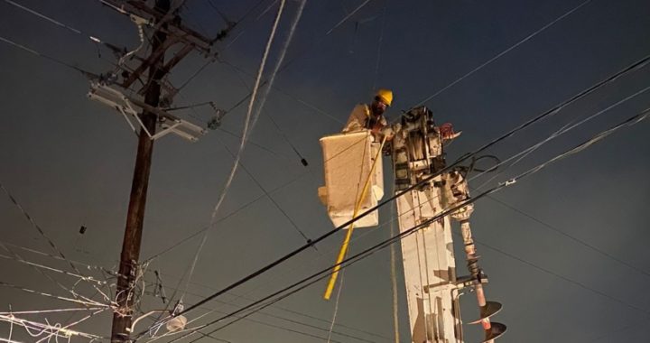 Más de un millón 200 mil familias afectadas por fallas en la electricidad tras sismo de 7.7 grados en Mexico