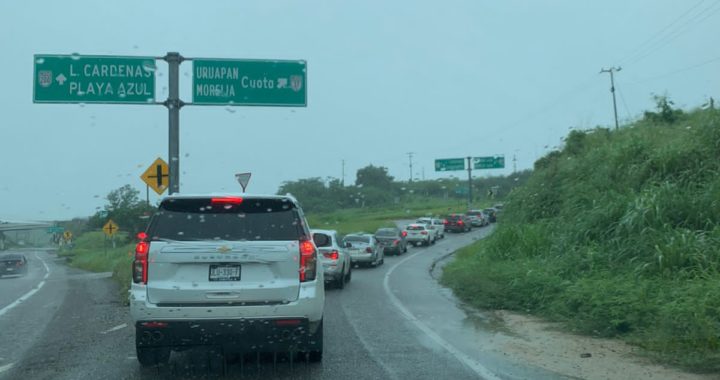 LARGAS FILAS POR VARIOS KILÓMETROS Y HASTA CINCO HORAS PARA LLEGAR A CASETA DE FELICIANA POR REGRESO DE. VACACIONISTAS…