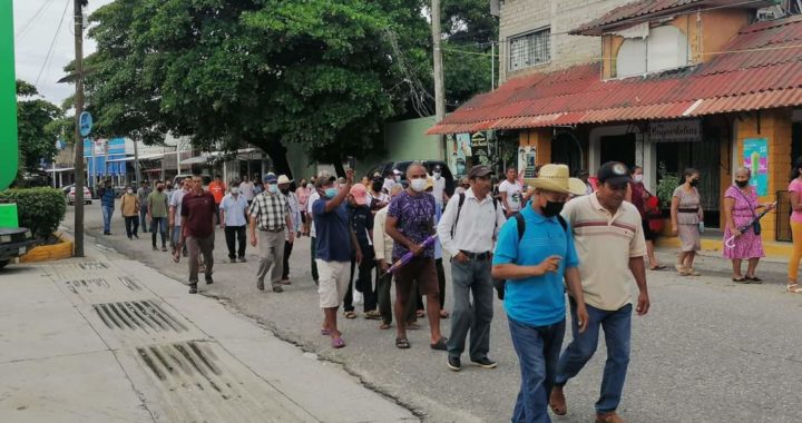 Marchan en Atoyac para recordar 50 años de la represión en El Quemado