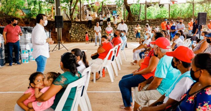 Alcalde Jorge Sánchez y Lizette Tapia llevan apoyos para mejora de vivienda en zona rural