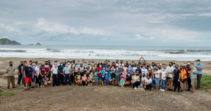 Hoteles Azul Ixtapa realiza limpieza de playa #56 en Playa Linda